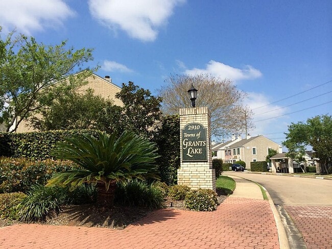 2910 Grants Lake Blvd
