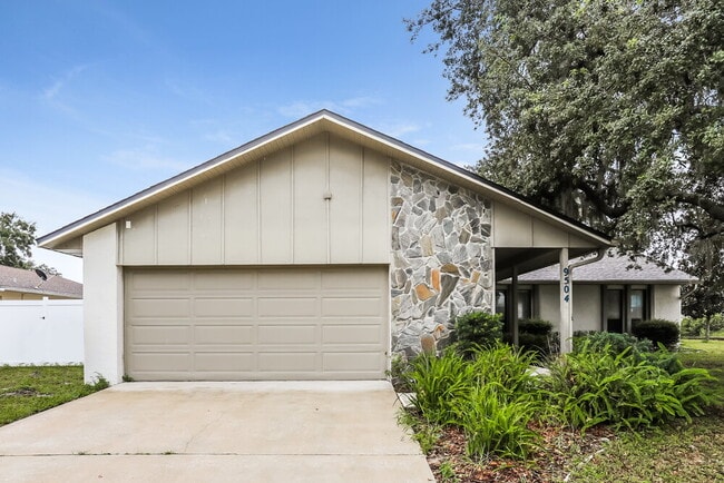 9504 Lake Douglas Pl