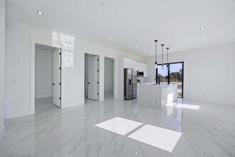 1053 Marine Ave S in Lehigh Acres, FL - Foto de edificio - Building Photo