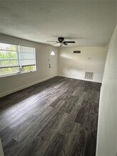 2018 Hess Dr in Holiday, FL - Building Photo - Building Photo