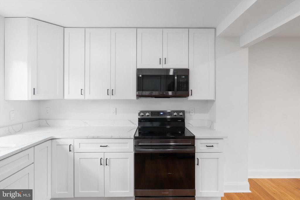 7414 Pohick Rd in Lorton, VA - Building Photo
