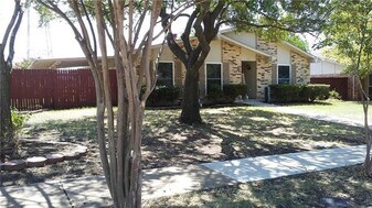 1900 Apple Valley Rd in Plano, TX - Building Photo