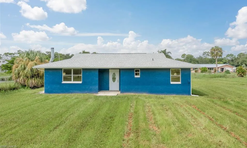 19291 Skipper Rd in North Fort Myers, FL - Foto de edificio