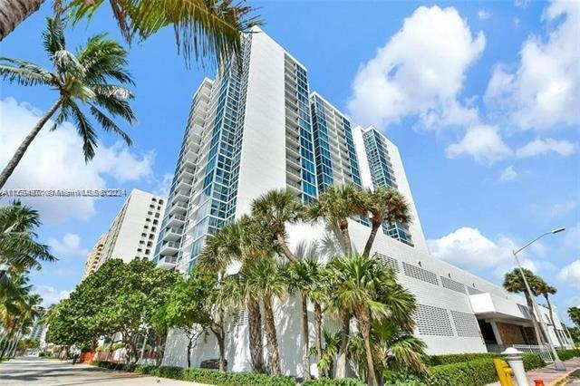 2655 Collins Ave, Unit 1008 in Miami Beach, FL - Building Photo