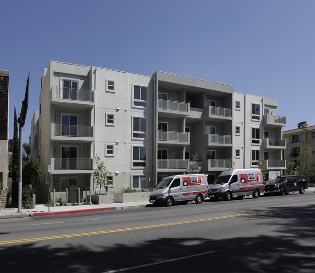 Residential Condonminium in Studio City, CA - Foto de edificio - Building Photo