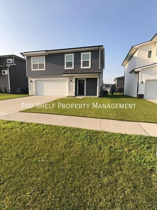 4033 NE 4th St in Ankeny, IA - Building Photo