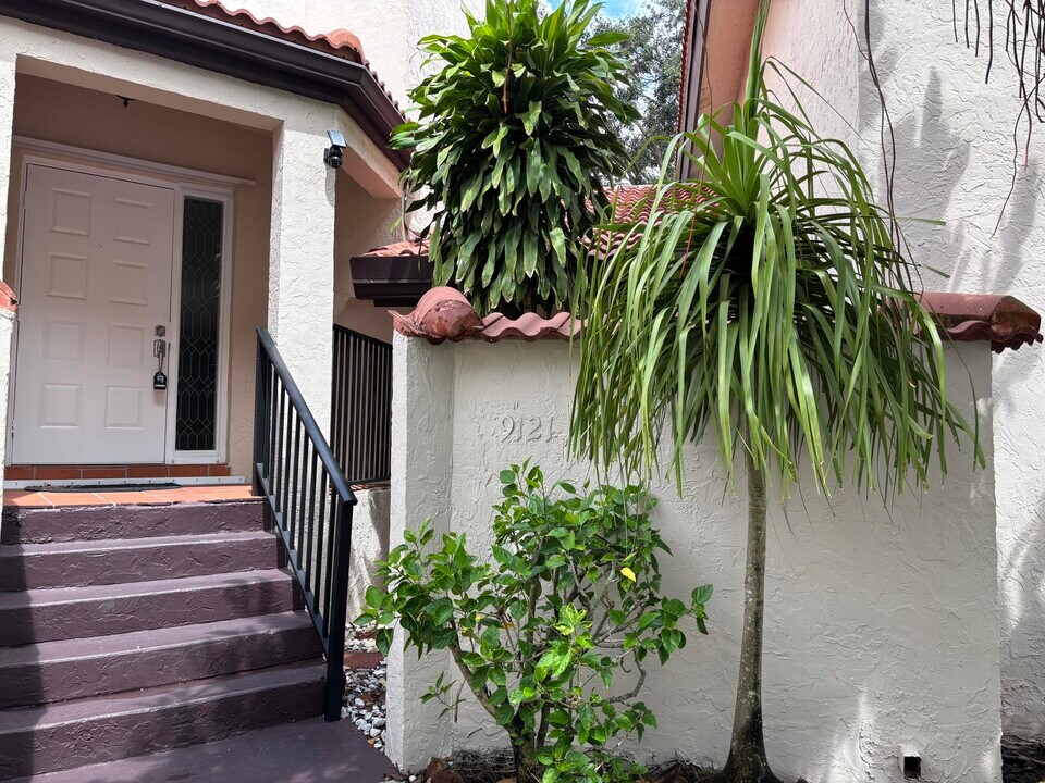 9121 W Sunrise Blvd in Plantation, FL - Building Photo