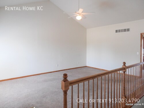 23509 W 73rd Terrace in Shawnee, KS - Foto de edificio - Building Photo