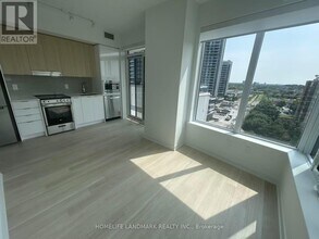 5105-5105 Hurontario St in Mississauga, ON - Building Photo - Building Photo