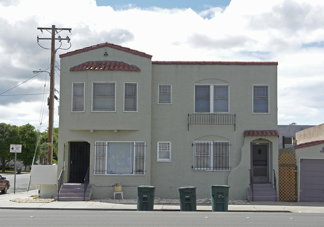 1192 Harbor St in Pittsburg, CA - Foto de edificio - Building Photo