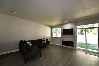 5659 NE Canard Dr in Hillsboro, OR - Building Photo - Building Photo