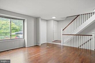 5863 Jackson Oak Ct in Burke, VA - Building Photo - Building Photo
