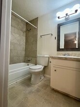 317 College Ave in Weatherford, TX - Foto de edificio - Building Photo