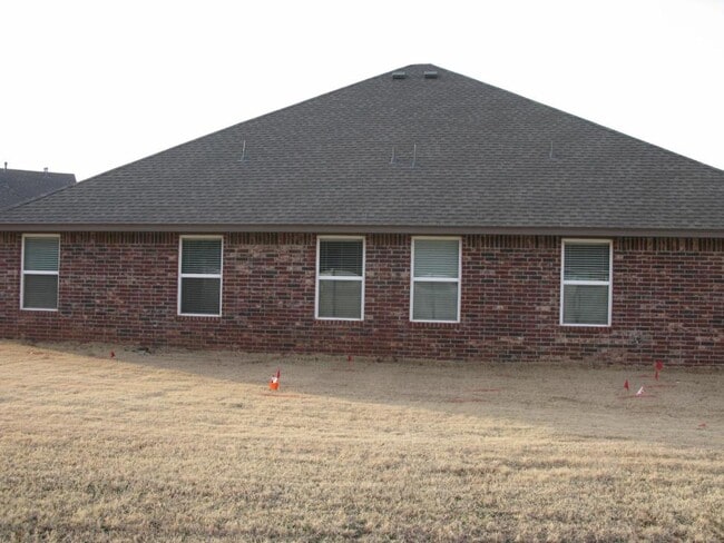 11604 Surrey Villas Ct in Yukon, OK - Building Photo - Building Photo