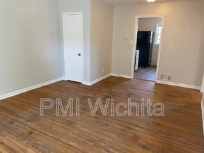 1204 S Fabrique Dr in Wichita, KS - Building Photo - Building Photo