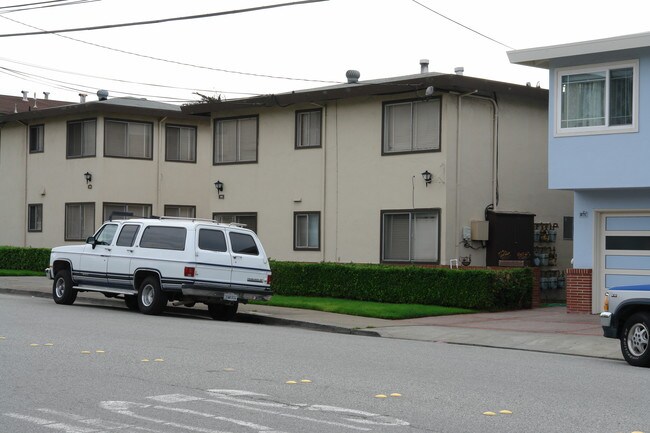 1059-1065 Grand Ave in South San Francisco, CA - Building Photo - Building Photo