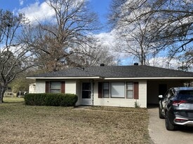 5757 Naff Ave in Bastrop, LA - Building Photo