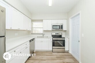 358 Wertz Dr in Largo, FL - Foto de edificio - Building Photo