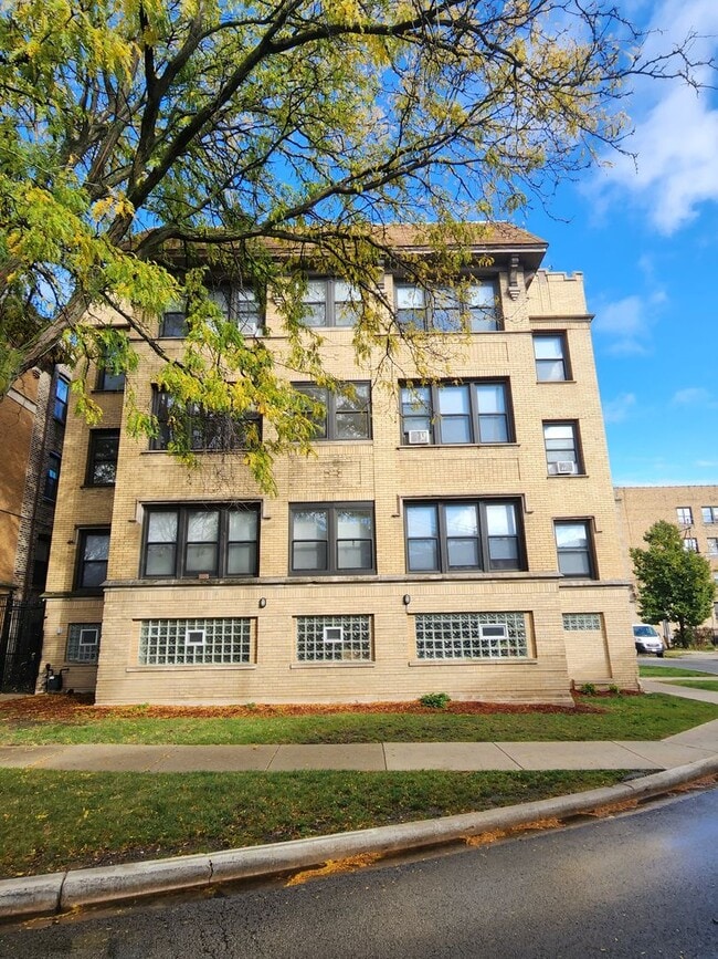 property at 1724 W Jonquil Terrace