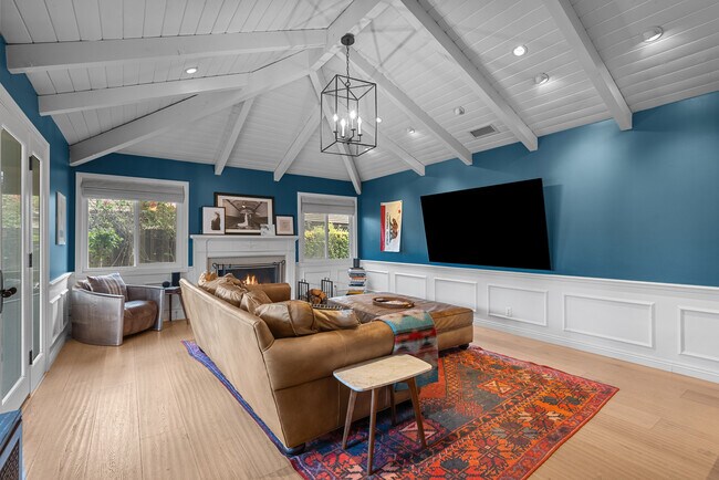 4643 Cerrillos Dr in Woodland Hills, CA - Building Photo - Building Photo