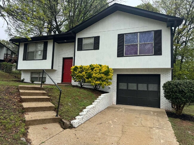 property at 2555 Janice Cir NE