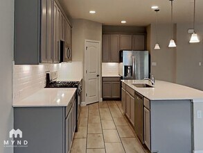 1051 Kenney Fort Crossing in Round Rock, TX - Foto de edificio - Building Photo