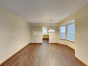 34248 N Needlegrass Dr in Round Lake, IL - Foto de edificio - Building Photo