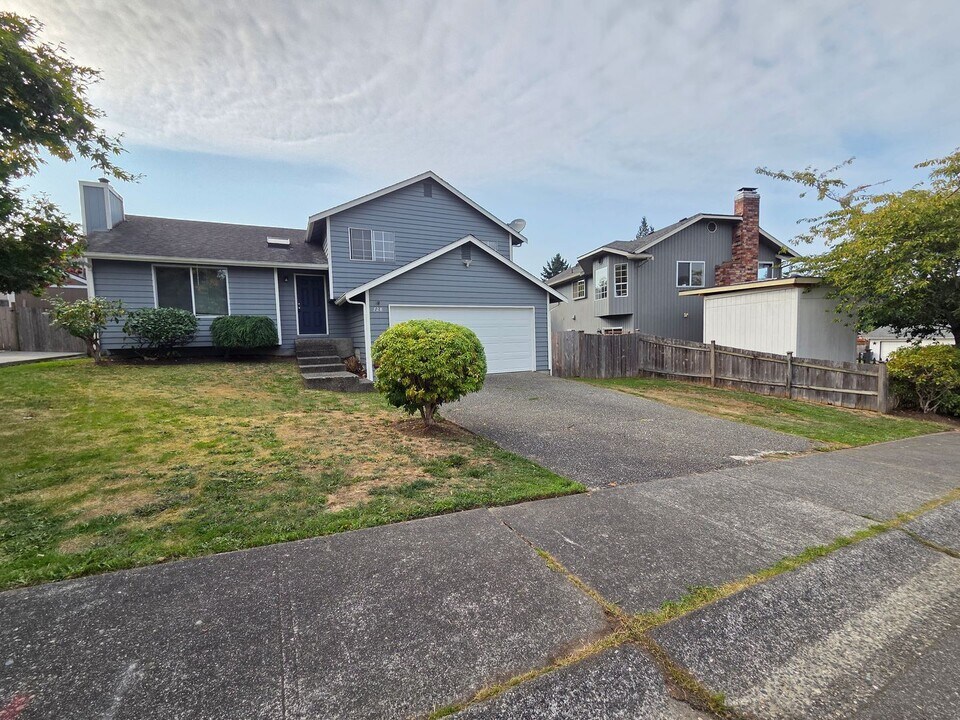 728 97th Dr NE in Lake Stevens, WA - Building Photo