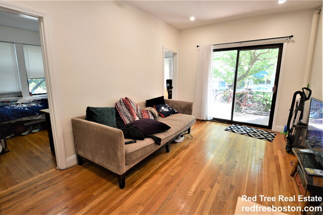 313 Summit Ave in Boston, MA - Foto de edificio - Building Photo