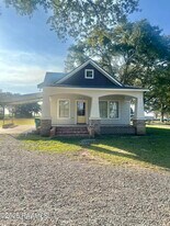 1317 Creighton Broussard Rd in New Iberia, LA - Building Photo