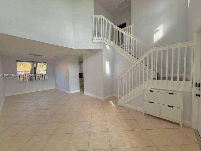 922 NW 134th Ave in Pembroke Pines, FL - Building Photo - Building Photo