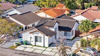 11377 SW 74th St in Miami, FL - Building Photo