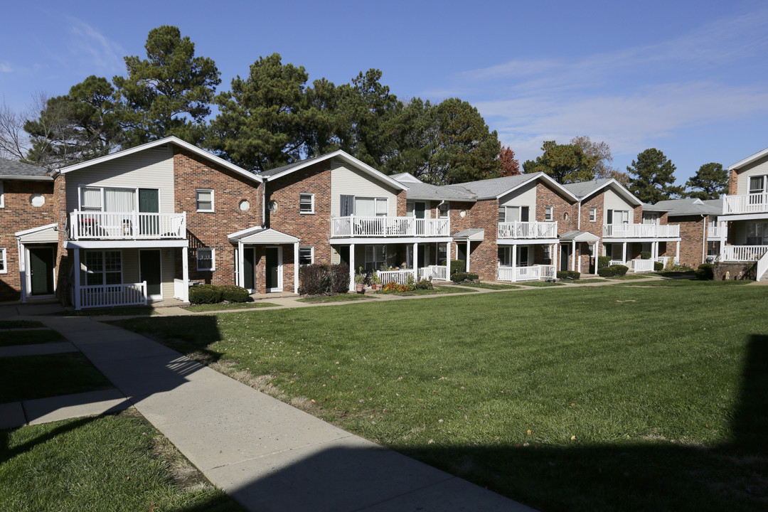 Galloway Court Apartment Homes in New Castle, DE - Building Photo