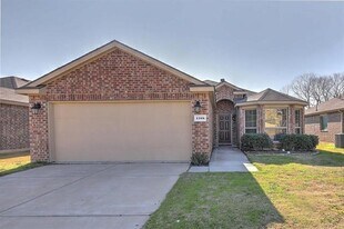 1108 Cheyenne Dr in Aubrey, TX - Building Photo