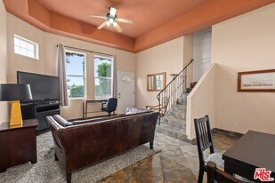 216 Montreal St in Los Angeles, CA - Building Photo