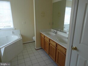 822 Anna Ln in Gambrills, MD - Building Photo - Building Photo