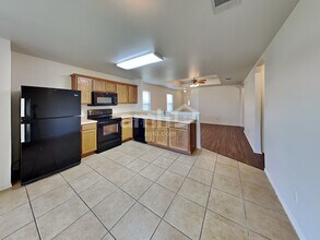 100 Meadow Lark Ln in Hutto, TX - Building Photo - Building Photo