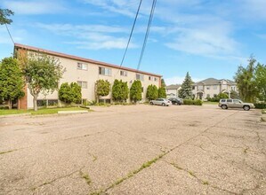 9725-9130 130 Ave NW in Edmonton, AB - Building Photo - Building Photo