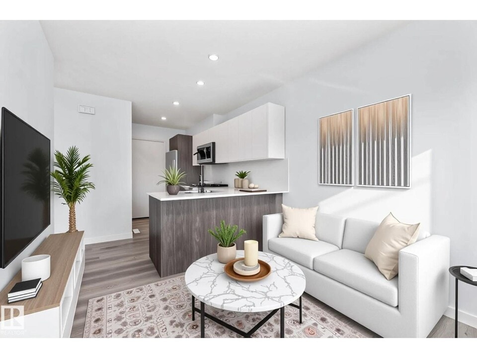 15120 93 Ave NW in Edmonton, AB - Building Photo