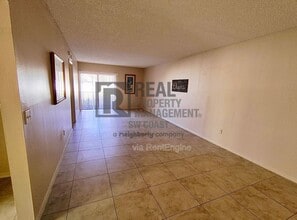 12471 McGregor Blvd in Ft. Myers, FL - Building Photo - Building Photo