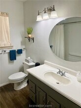 4511 Carter Creek Pky in Bryan, TX - Building Photo - Building Photo