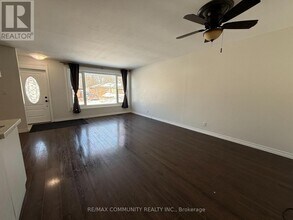 47 Davis Rd in Aurora, ON - Building Photo - Building Photo