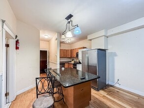 120 Gladstone St, Unit 3 in Boston, MA - Building Photo - Building Photo