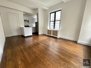 EAST 46 STREET in New York, NY - Building Photo - Building Photo