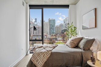 454 W Chicago Ave in Chicago, IL - Building Photo - Building Photo