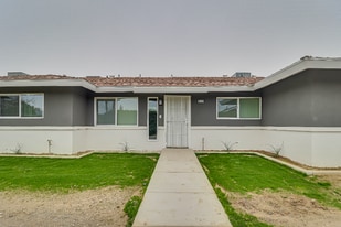 1005 Mira Loma Dr in Bakersfield, CA - Building Photo