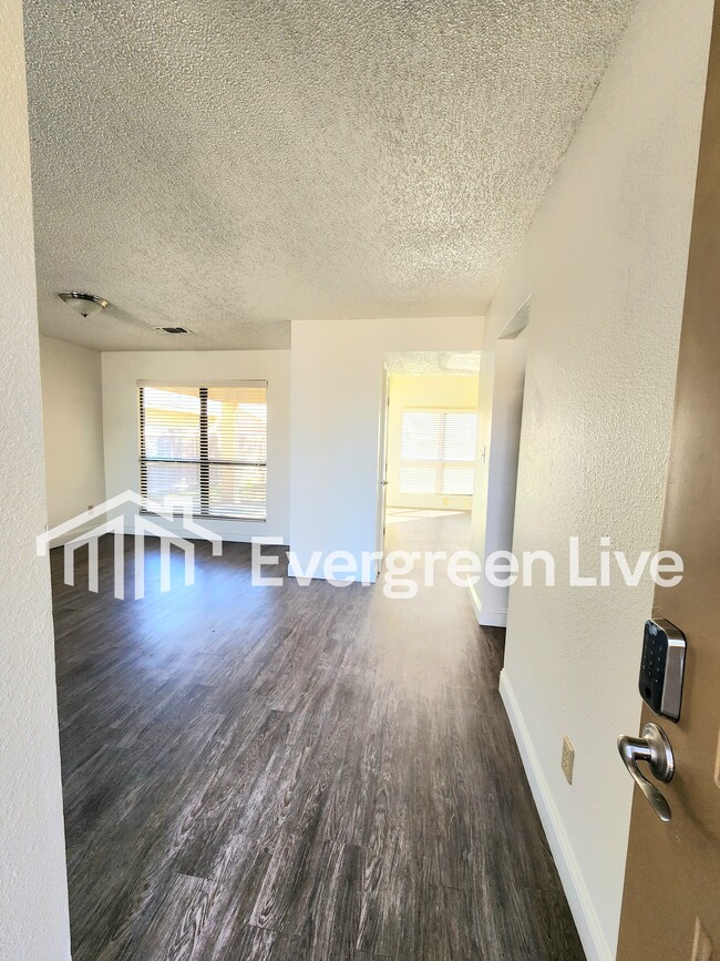 2143 Santa Clara Ct in Portales, NM - Building Photo - Building Photo