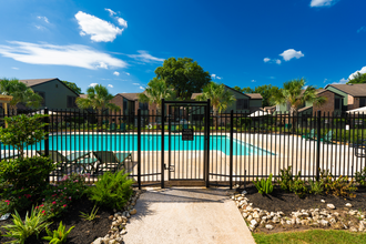 OAK BEND APARTMENTS in Tomball, TX - Building Photo - Building Photo