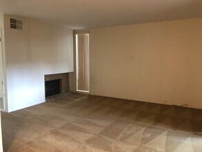 658 Woodside Sierra in Sacramento, CA - Building Photo - Building Photo