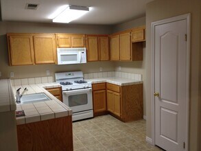 11908 Darlington Ave in Bakersfield, CA - Building Photo - Building Photo